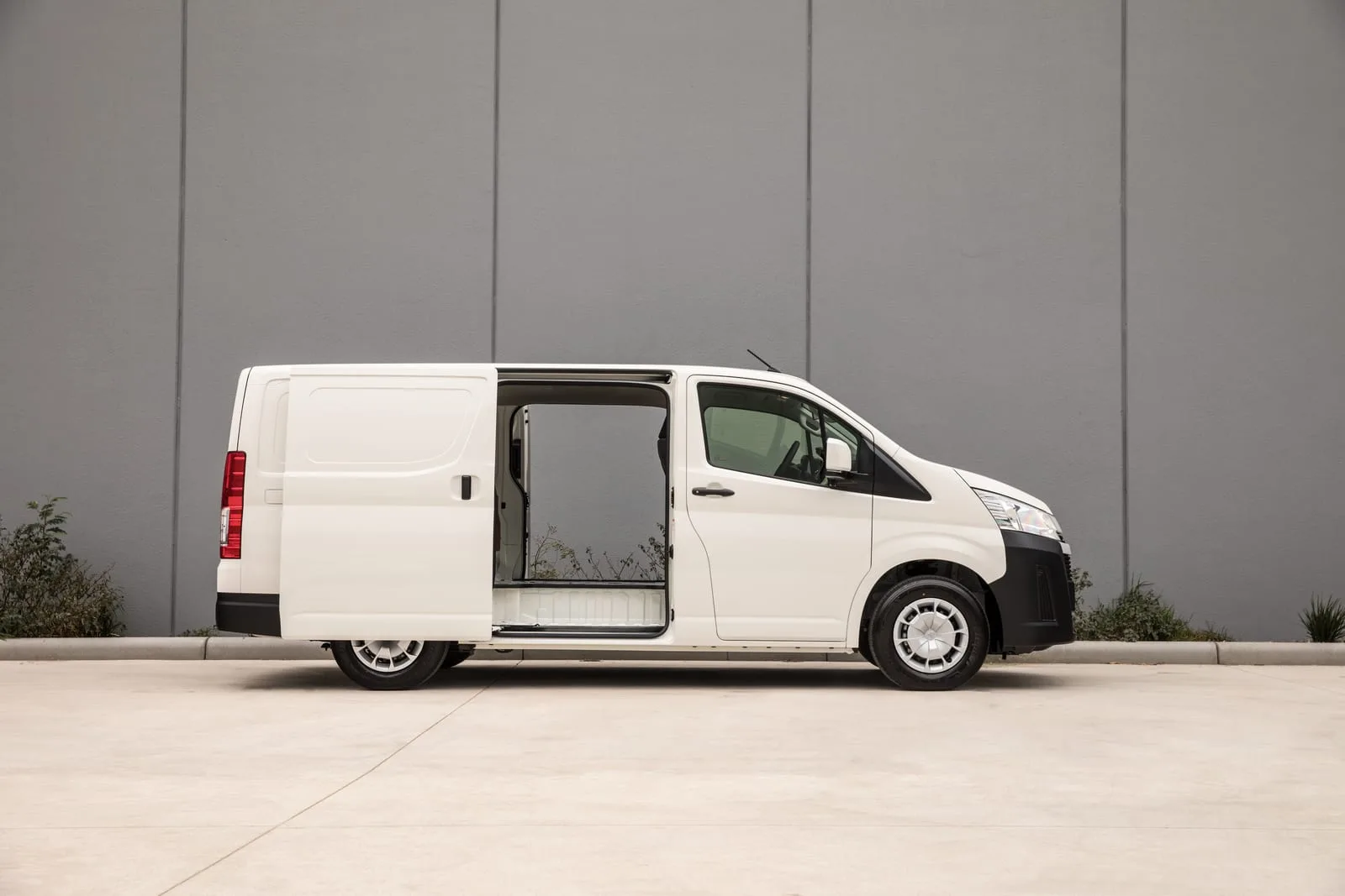 Toyota HiAce LWB Van